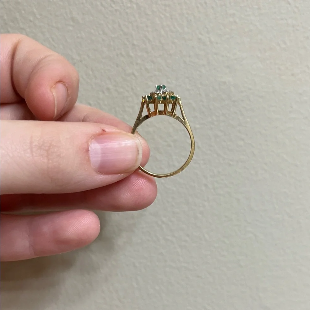Vintage emerald and diamond 10k flower ring - Picture 4 of 12